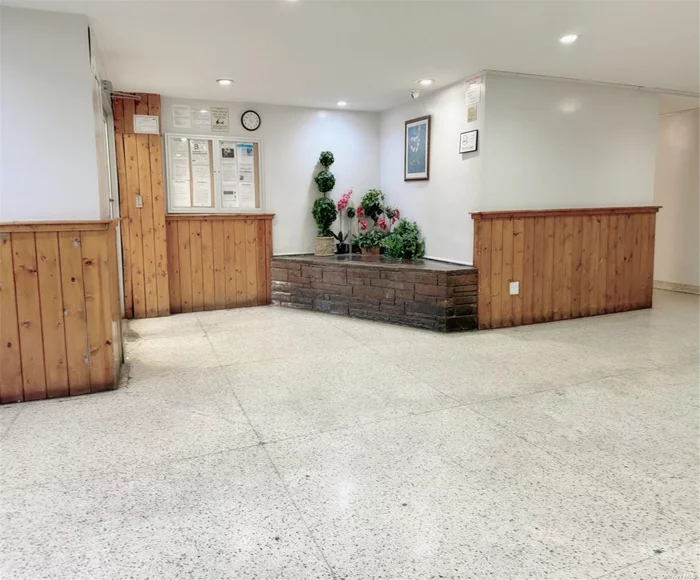 A Huge 3 Bedrooms 2 Baths Located In The Prime Location Of Flushing. Apt Total Is 1250 Sf Interior Space. Close To Supermarkets. Bus Stops, Q27 Q65 Etc.