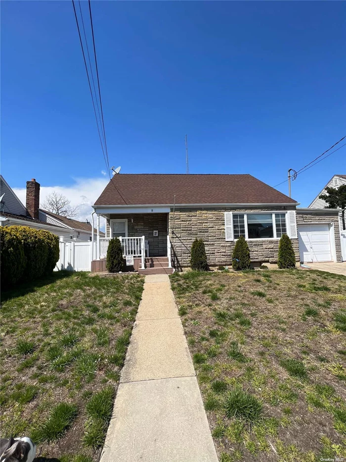 Short sale subject to Third &rsquo;Party bank approval*Located Mid Block*Close To Schools *Shopping*Major Roadways*Sold As Is*