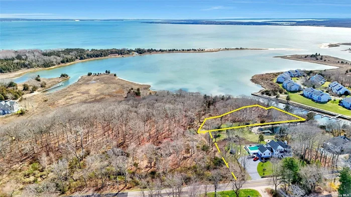 Boaters paradise. Beautiful 1.5 Acre Creekfront Parcel on Bayview Peninsula in Southold. Residential AC Zoning. Expired town and DEC Approvals. Updating Survey in Progress.