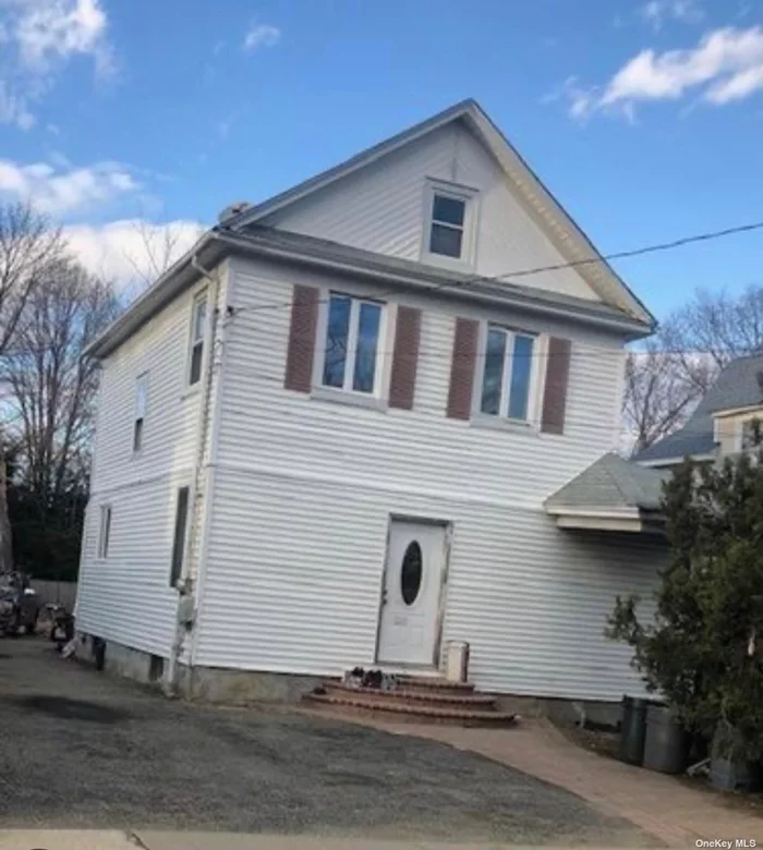 Exceptional Investment Opportunity in a Prestigious Neighborhood !!! Exclusive Cash-Only...This Property ready for transformation, offers the potential to create a stunning home. The house is selling AS IS. The property will be delivered vacant.