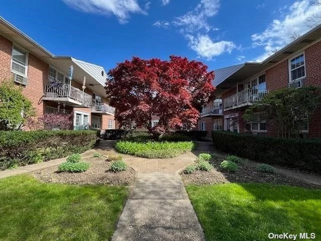 First Floor 2 Bedroom Apartment in Courtyard Setting. New Kitchen, Hardwood Floors. Heat included in Rent. Laundry Room on Premises. Directly Across the Street from Soundview Shopping Center.