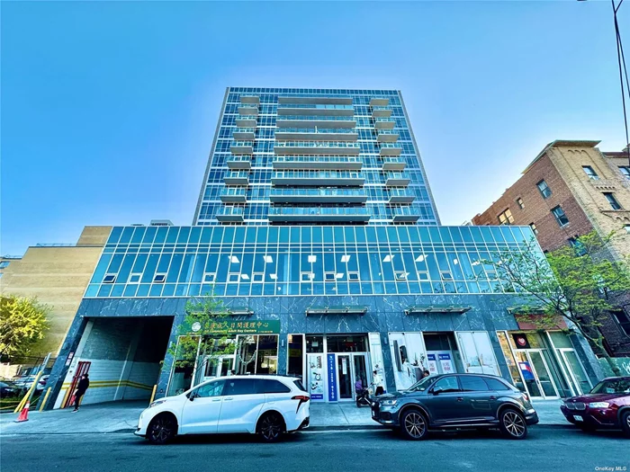 Luxury apartment in downtown Flushing, high-rise view, two bedrooms and two bathrooms, the building was built in 2021, high-quality decoration, washing machine and dryer in the unit, complete supporting facilities, and a garage parking space of $68, 000, must see! ! ! !