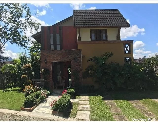 Beautiful peaceful location located in the outskirts of Jarabacoa. Property has a pool and jacuzzi.
