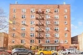Great JR-4 unit, 1 Bedroom, 1 Bath on 2nd Floor of Midrise elevator building. Located in the great neighborhood of Woodside Queens. Near All, shopping, dining, stores, NYC Subways and busess. School District #24.