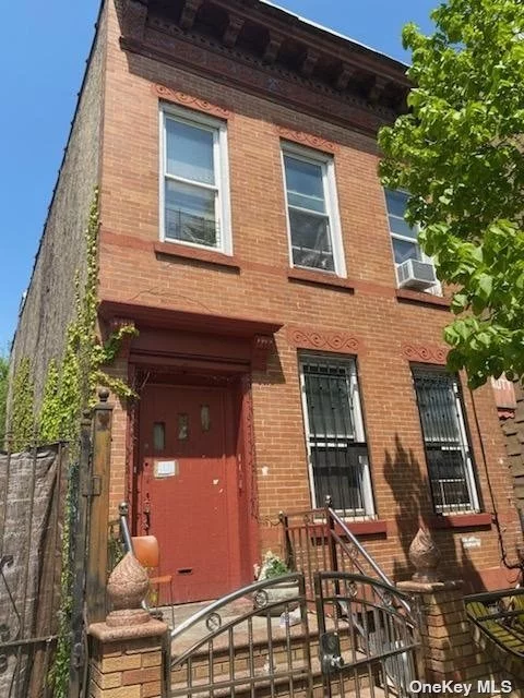 ***Package Deal sold as one package. 187 Hull St 191 Hull St and 85 Sommers St. ***Properties are occupied tenants are not paying rents. Being sold As is condition.