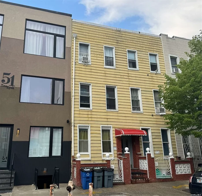 This 6 Family, located in the heart of Williamsburg, Brooklyn, on a block of renovated buildings, consists of two two-bedroom apartments per floor. independent heating. All 6 units are fully occupied. The Owner is very motivated. If the case were deliver vacant, may be possible. Call for appointment. Let&rsquo;s talk to make it happen.