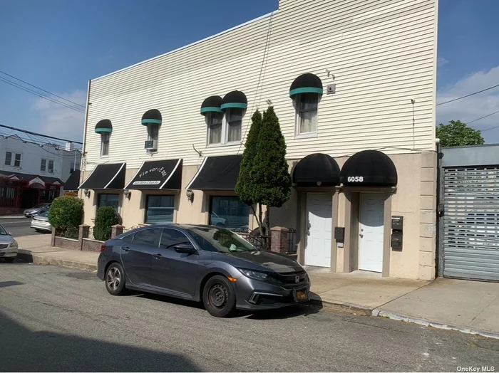 Nicely located 2nd FL apartment in Maspeth. Sunny rooms with multiple windows. Living room kitchen, full bath, and two bedrooms. The laundromat is One block away. Convince to shops, public transportation, and bus.
