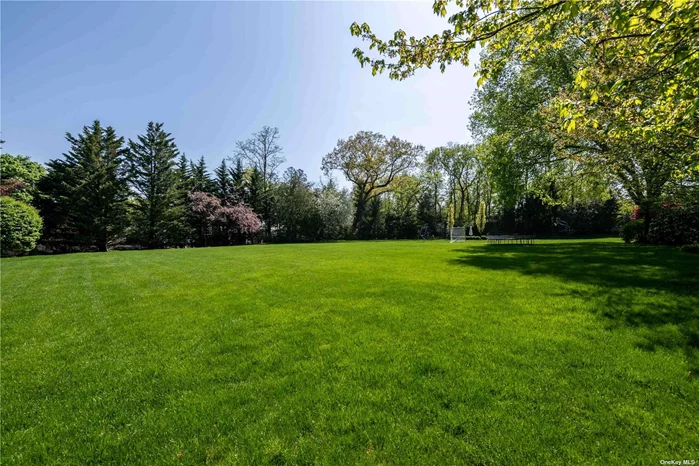 Unique opportunity to build your dream home at one of the most exclusive locations in Manhasset. Serene, pastoral setting. Prime Flower Hill 1 acre fully landscaped property surrounded by magnificent estates. One of the last remaining properties in Flower Hill available for development. Convenient location with easy access to train, shops, town and schools. Munsey Park Elementary School.