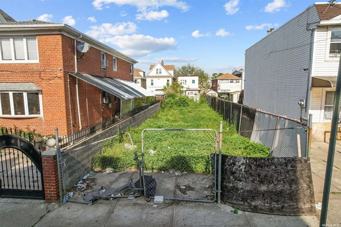 An opportunity to construct a new property in the highly desirable East Elmhurst, conveniently close to the city and major highways. Perfect for those looking to build new in a prime location.