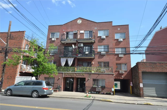 A big Studio, approximately 1069 sf. partitioned into 2 bedrooms with 1.5 baths. The first floor has a Kitchen and full bath; the basement has two bedrooms, a half bath, and a laundry room.