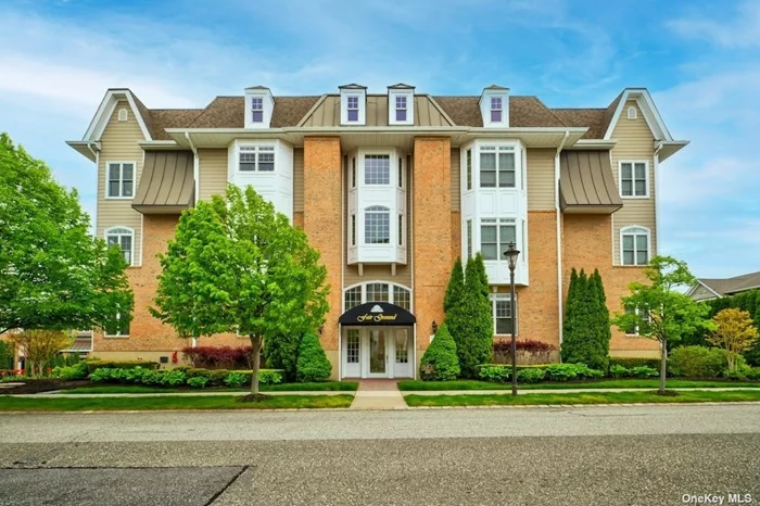 Welcome home to this lovely Carlyle Model offering 2 bedroom and 2 bath. This bright 1st floor corner unit offers large EIK, great room/living room, primary suite with 2 walk in closets, 2nd bedroom/office/den with bath. private laundry room. walking distance to clubhouse. Don&rsquo;t miss this one!!