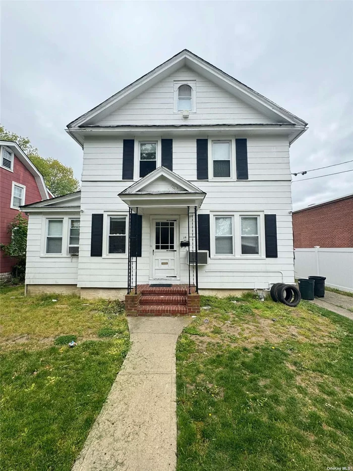 This well-maintained, beautiful colonial-style single-family home is located in the heart of Hempstead in Long Island, with an excellent location close to the commercial district. It features three bedrooms and two full bathrooms. The house has a spacious living room and dining room with hardwood floors. There is a fully equipped kitchen, a patio leading to the backyard, a fully finished basement with a separate entrance, and an attic with over 7 feet of height. The property has a 6000 square foot lot size and a 1400 square foot house interior size. It includes a private driveway and garage. Big backyard. The location offers strong living amenities, close to various facilities such as supermarkets, shopping centers, parks, restaurants, hospitals, public transportation, stores, banks, and the Long Island Railroad.