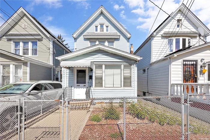 Discover a spacious single-family home in South Ozone Park, ideally situated close to transportation, main roads, shopping restaurants, schools and much more. Contact us to schedule a showing!