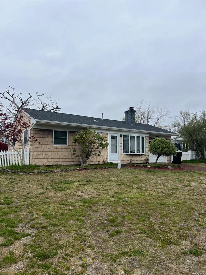 BOATERS PARADISE, BEAUTIFUL ASSOCIATION BEACH, 75 FT BULKHEADED WATERFRONT.  Charming, Waterfront Southampton Cottage Style Home with private dock, walk to community beach. Move In.