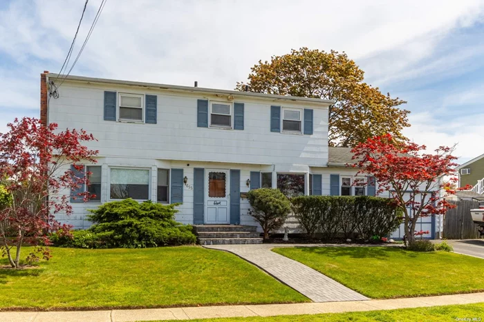 If you know West Islip, you know when a new listing comes on market in Concord Village, you know it flys off the market! Here is your opportunity to buy into this neighborhood. This split-level home features 4 bedrooms, 3 full bathrooms, formal living room and dining room, eat in kitchen, Den/Family room, Laundry, attached garage, wood deck, an above ground pool, and plenty of yard to entertain! Don&rsquo;t miss out on this opportunity!