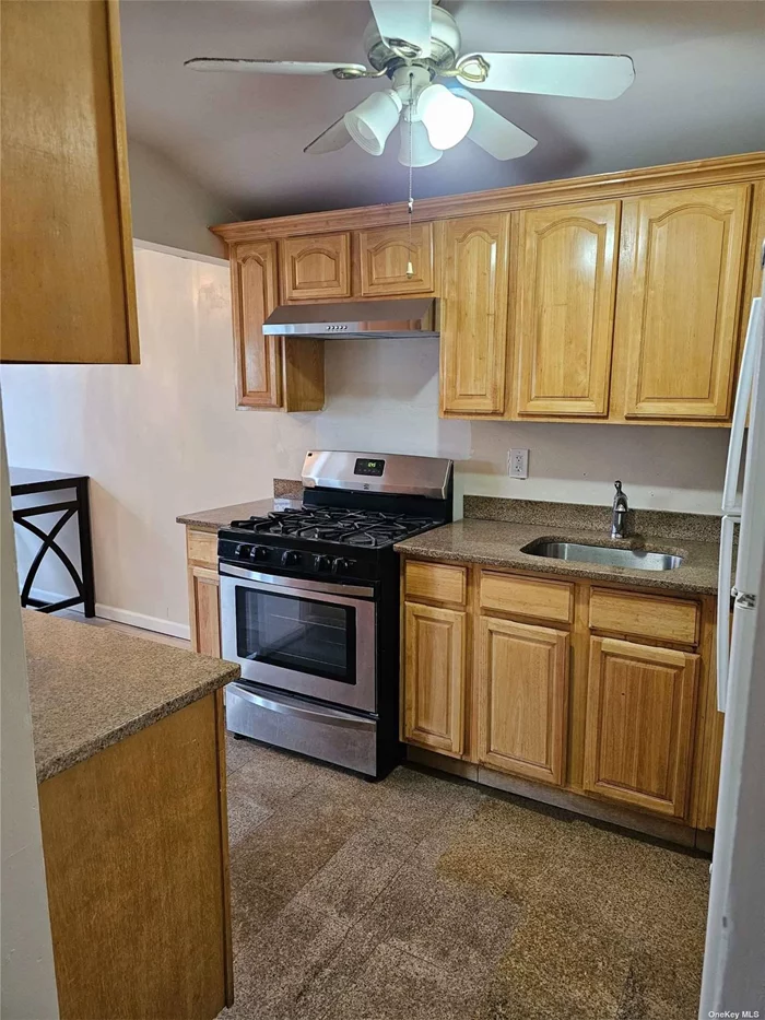 move-in condition, 3 bedrooms living room, 1 bath, kitchen and dining room