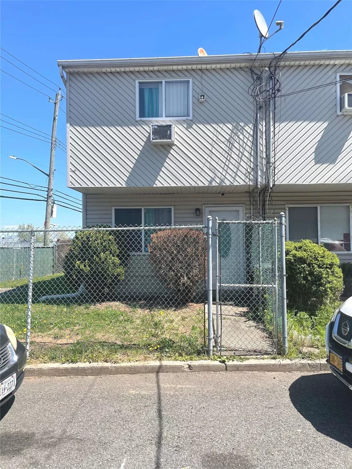 Charming 3 bedroom 1 bath townhouse situated in the Mariner Harbor area off of Richmond Terr.. Being delivered vacant, low taxes, great sun light and a huge side yard. New water heater tank. HOA fee $75 and extra parking space is included.