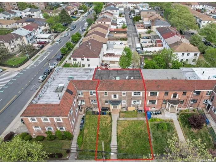 This excellent investment opportunity in the heart of Forest Hills offers a family property close to major highways and transportation. With all tenants reliably paying, this property is ideal for expanding your investment portfolio. GREAT OPPORTUNITY***