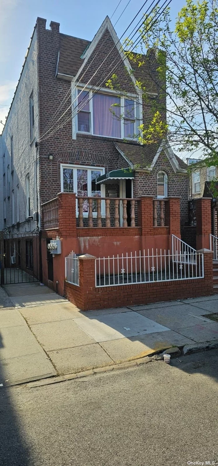 Beautiful 3-family home in the heart of East Flatbush. This 3BR/3BR/2BR. home features hardwood floors and a huge backyard for entertainment. this home is close to the bus and shopping areas
