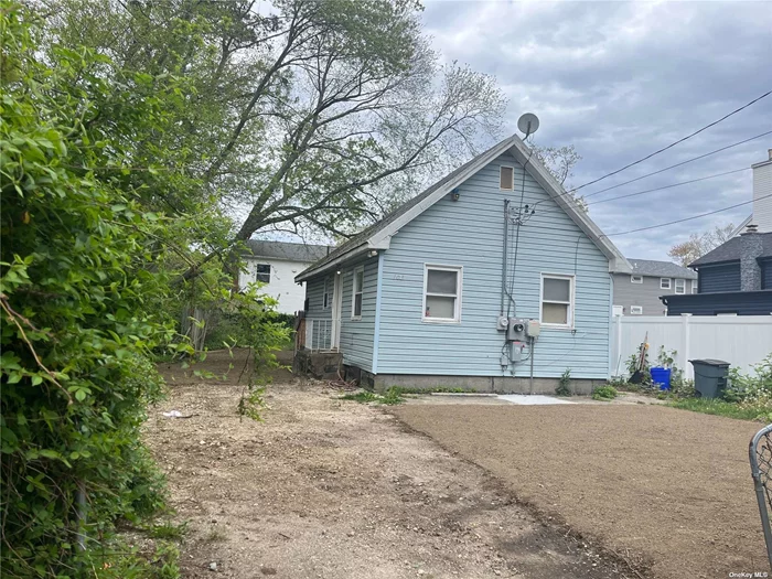 This is a 2 bedroom house is brimming with potential, ready to be rehorm into your dream home/house.Fixer upper, Cash only, Property sold as-is.