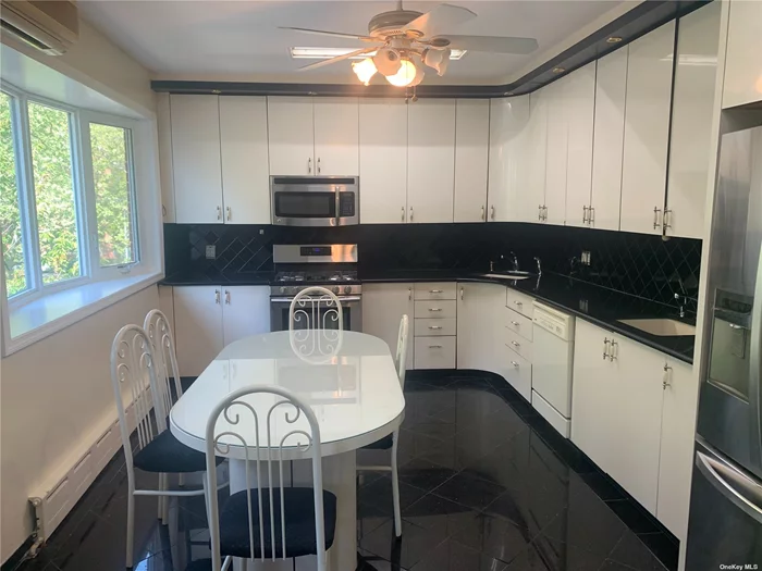 Excellent appearance, fully renovated, large renovated eat-in-kitchen, new bathrooms, parquet wood flooring, close by to bus, and shopping, convenient location.