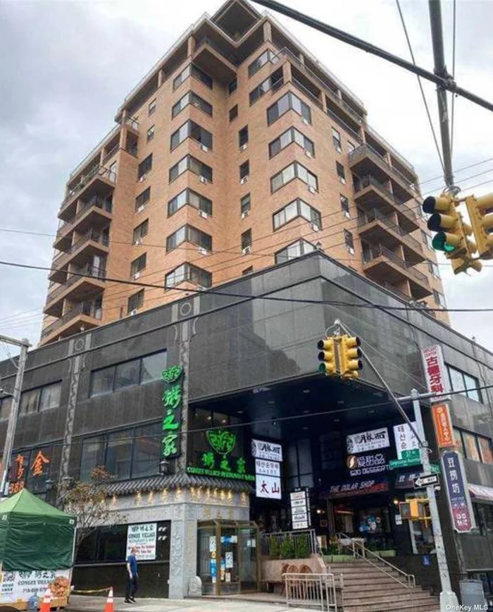 Great location! Good opportunity! Rare find! Very clean elevator building located in the center of downtown flushing. Indoor garage parking space in the basement is available for rent at additional cost . Each individual units comes with private restroom. Don&rsquo;t miss this out! Perfectly for accountants, lawyers, travel agency, insurance, facial spa or any types of business. PLEASE CONTACT FOR MORE INFORMATION.