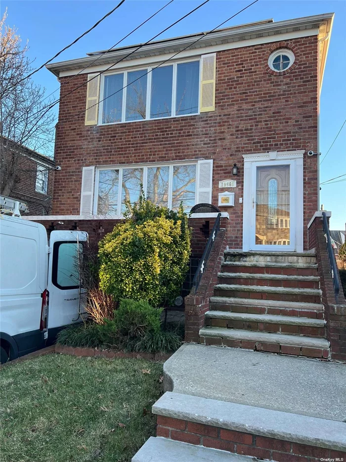 This 2nd-floor rental in Flushing allows for easy access to restaurants, shops, schools and transportation hubs, making it the perfect family home. Beautiful formal dining room, kitchen, 2 bedrooms and full bathroom. Great home to start making memories.