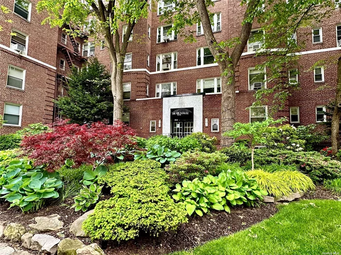 We are happy to present a one bedroom coop in Forest Hills! Resting on the 3rd floor this unit benefits from a great layout, spacious living room, dining area, eat-in-kitchen, 4 piece bathroom and large bedroom with ample closet space. Located in the highly desirable Bradlee building in the heart of Forest Hills, with part time doorman, common laundry room, bike room, additional storage available and well maintained grounds. This unit will not stay on the market long.