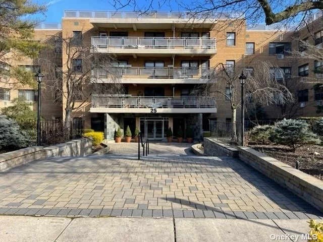 Sponsor unit. No Board approval needed. Spacious 2 bedroom Bright apartment. Perfectly located on a tree lined block close to LIRR Great Neck, Parks, Shopping, Restaurants, houses of worship and the vibrant shopping district of Great Neck. Building has live in super, laundry room and parking.