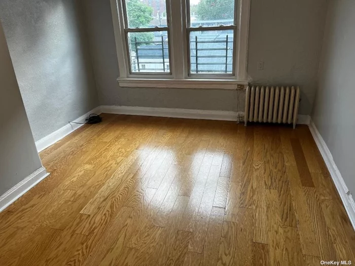 One bedroom, living room, kitchen and full bathroom. Each room has windows. one block to F train, buses,  and Hillside Ave. Near St john&rsquo;s university and major highways.
