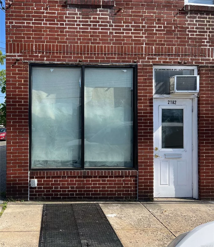Storefront Space Located on Jericho Turnpike in Garden City Park. Half Bath. High Traffic Area. Perfect for Business, Law/Insurance Office, Accountant Office, Constuction Office and Many Other Opportunities. Close to LIRR. Street Parking.