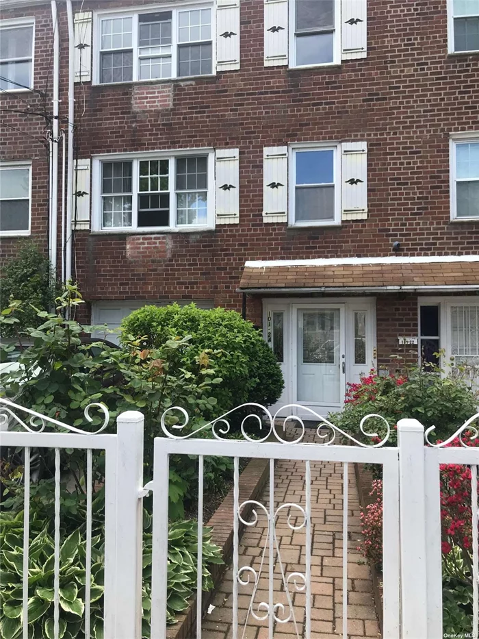 Excellent 2nd Fl apt in Ozone Park. Featuring 3 Bedrooms, 1 Full Bathroom, Living/Dining and Kitchen. The Tenant has to pay only for electricity and Cooking Gas. Close to Bus, Railroad, School, Park, Shop and All Other Community/Amenities. Available to move in immediately.