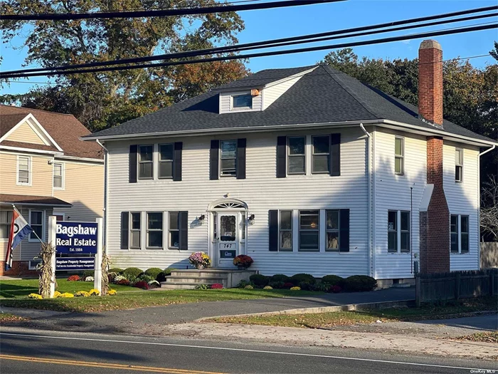 Charming 2nd floor rennovated 12&rsquo; X 13&rsquo; office space. Includes heat, A/C, electric, and shared conference room. Close to all Downtown Riverhead has to offer, shops, restaurants, Town Hall, County Center, and courts.