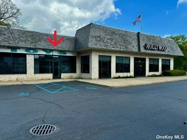 High traffic location perfect for office/retail space on a busy main road. Located between 2 well established business&rsquo;s. Large parking lot. Ground floor space with 1 1/2 bathrooms. Landlord pays for all utilities excluding cable. Great possibilities! Come make this space your own!
