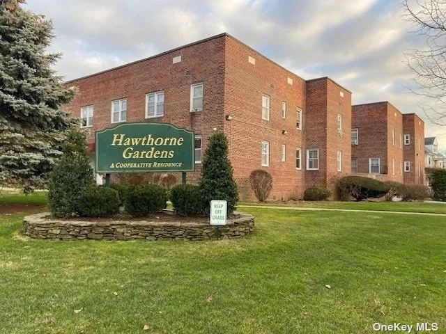 Charming co-op unit 1 bed 1 bath eat in kitchen and large living room. Wood floors throughout first floor unit private parking close to shops, schools, and parks. well-kept building and grounds. on-site building super for immediate help if needed.
