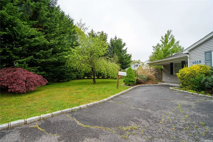 Do not miss this opportunity to see this beautiful ranch in Bay Shore, NY!