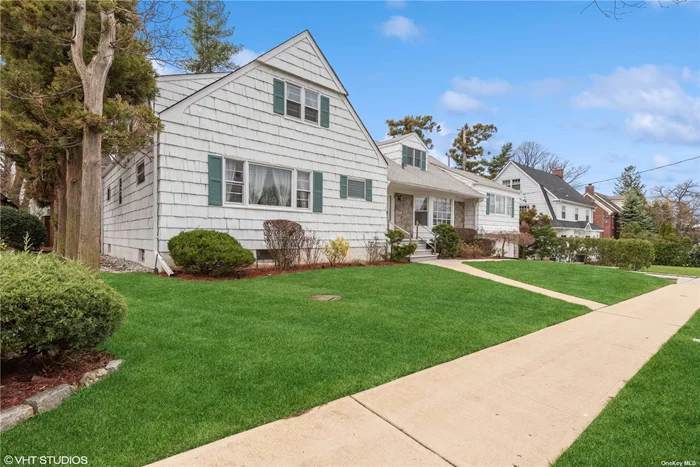 Beautiful large house on the Water Block of Douglas Manor. Convenient to LIRR, Highways.