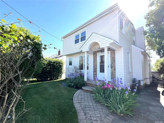 Great Place To Be For The Summer. Charming 3 Bedroom, 2 Bath Whole House Rental. Updated Kitchen. Large Deck And A Huge Yard. Great House For Entertaining. Walking Distance To Private Beaches. Come And Spend Your Summer In This Beautiful Oceanfront Community.