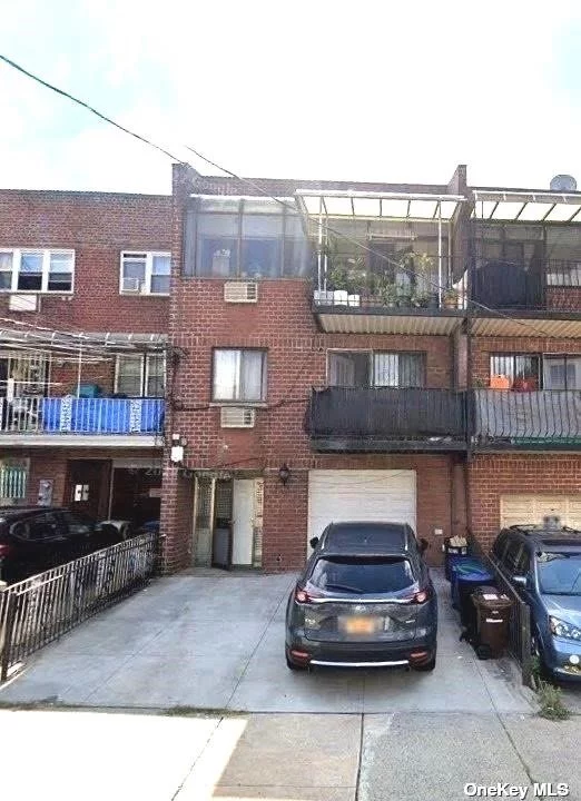 Prime location of Woodside / Jackson heights. Walking distance to Jackson heights 74 Street Subway (7, E, F, R, M trains). 2nd floor in a 3-story building featuring 1 bedroom, 1 full bath, living, kitchen and porch. Tenant pays for all utilities. Close to supermarket, school, pharmacy etc.