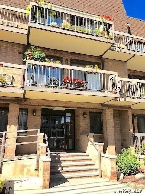 This is a beautiful 2 bedroom condo with 1.5 bathroom. Tenant pays for electric only. Parking available under building for an additional $200 month. Dishwasher also included.