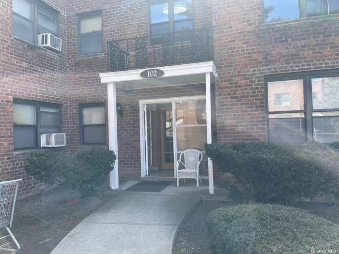 2nd floor, laundry facilities in complex, garden complex, living room, kitchen, full bath and a walk in closet - parking on side of complex and in back and also street parking