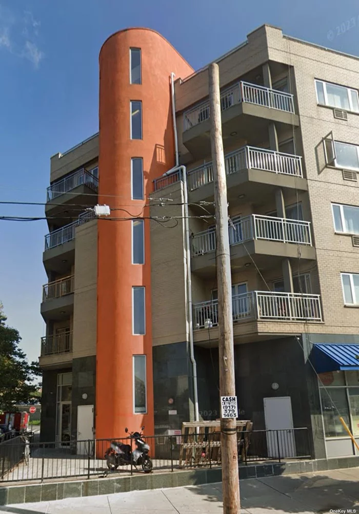 gorgeous 1 bedroom apartment in an elevator building with hardwood floors, living room, kitchen, washer and dryer, sunny bedroom with a big closet, bathroom and huge balcony. Heat and cold water included.