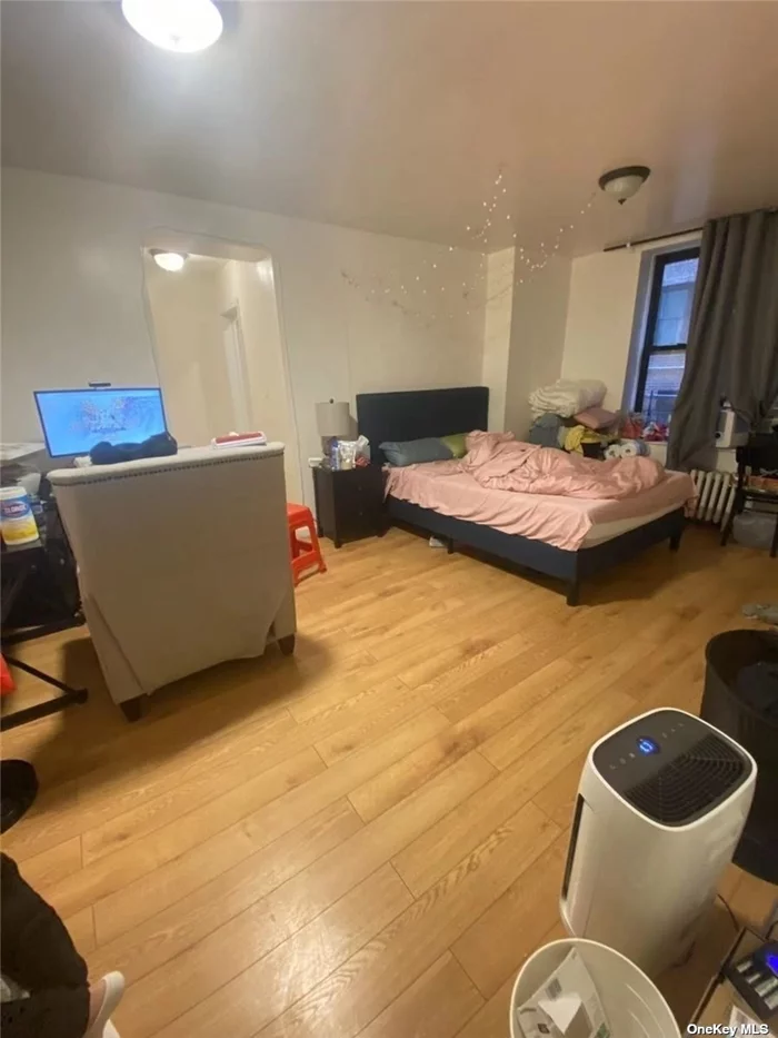Renovated Spacious Studio. No Interview Required. Low Income Is Ok. Easy Board Approval, Can Be Rented Immediately. Perfect for investor. Around 600 sqft. Located in Heart of Flushing. Windowed Kitchen Windowed Bathroom. Minutes To Subway And Train Station. All utility included except electricity. Elevator building. The building is very clean and well maintained.