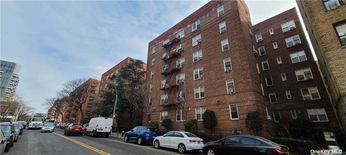 Location! Location! Location! In the center of Flushing, close to 7 train station, supermarkets, banks, Library, Queens Botanical Garden. Low HOA include heating & water, Garage Parking waitlist.