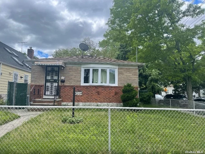 BEAUTIFUL ONEILY BRICK HOUSE, THREE BEDROOMS, TWO BATHROOMS, LEAVINROOM, DINROOM, , EVERYTHING IS UPDATED;HARDWOOD FLOORS ALL OVER&rsquo;BEAUTIFUL KITCHEN&rsquo;LOTS OF CLOSET&rsquo;PRIVATE DRIVEWAY; GARRAGE&rsquo; BACKYARD, FRONTYARD, FOR MORE INFORMATION CALL BROKER, &rsquo;