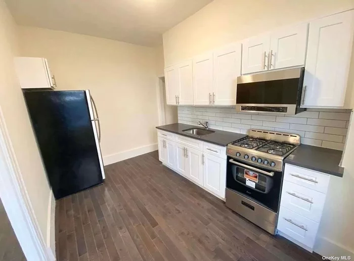 Large one bedroom newly renovation. Morden design kitchen and bathroom. Easy street parking. Next to laundromat and bus stops. Landlord pays for heat and water. Tenant pays electric.