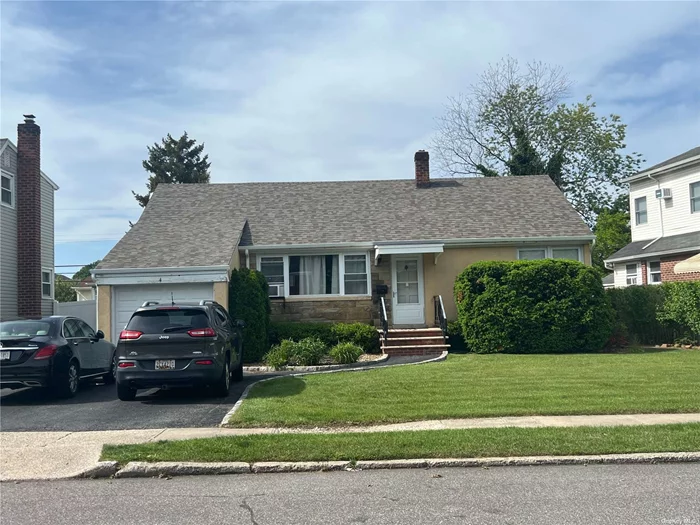 Ranch style rental house has bright living room, 3 bed rooms, 2 full bath. hardwood floors throughout. Finished basement. fenced backyard. walk to the LIRR station