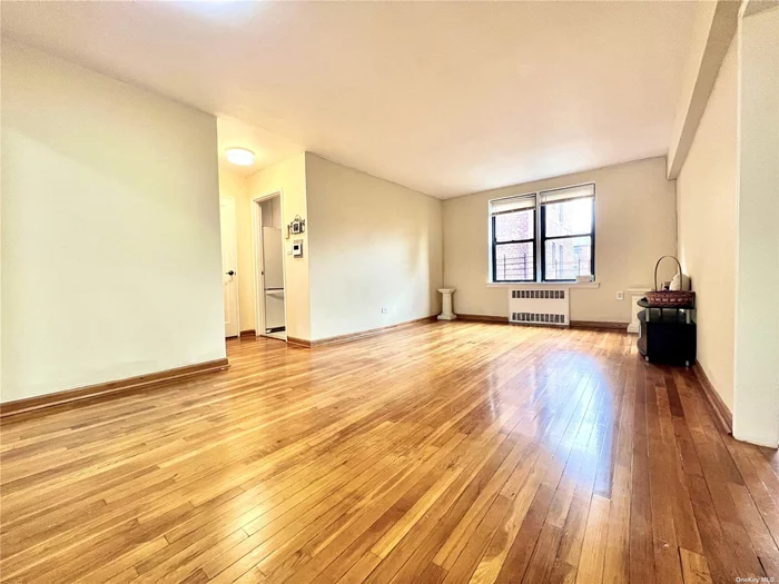 Corner unit 3-bedroom apartment with lots of natural light and plenty of closet/storage space. Close to shops, restaurants, and public transportation for added convenience. Tenant ONLY pay cooking gas.