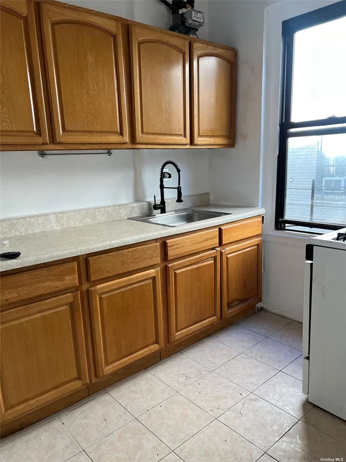 2 Bedroom apartment in the heart of Astoria blocks to shopping , restaurants, bars etc. 1 block from the N & W train station. This is a Sponsor unit with no board approval. More units to choose from. Please note this is a walk up building with no elevator. Must have 800+ credit and 40x the rent roll.