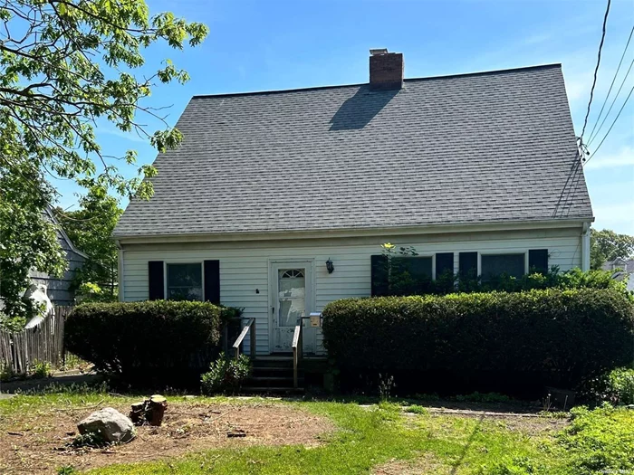 Quality Built Waterfront Colonial Featuring 4 bedrooms 2 full Baths , Huge Kitchen area, Living room W/Fireplace, Hardwood floors throughout. Full Basement with Gas Utilities, Detached 2 Car Garage w/Huge Loft Area, 50 ft of Bulk heading , Ample Backyard.